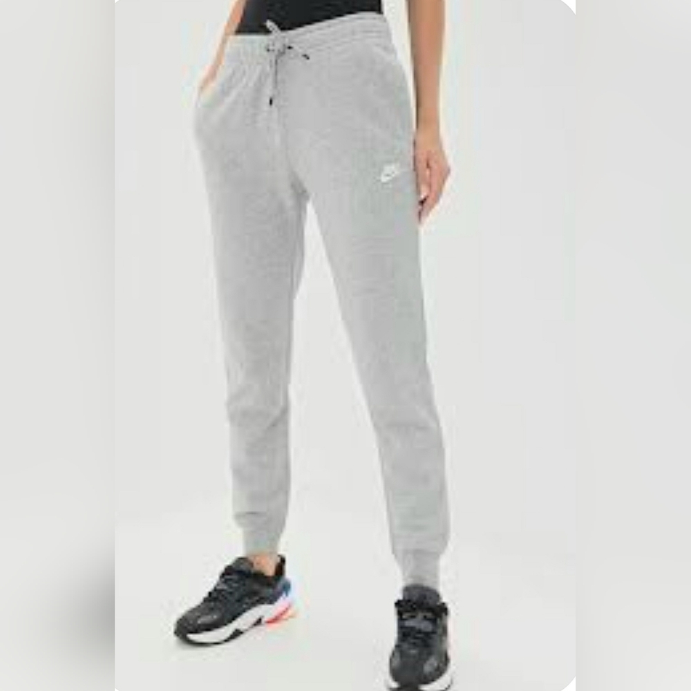 Nike Sportswear Jogger Small